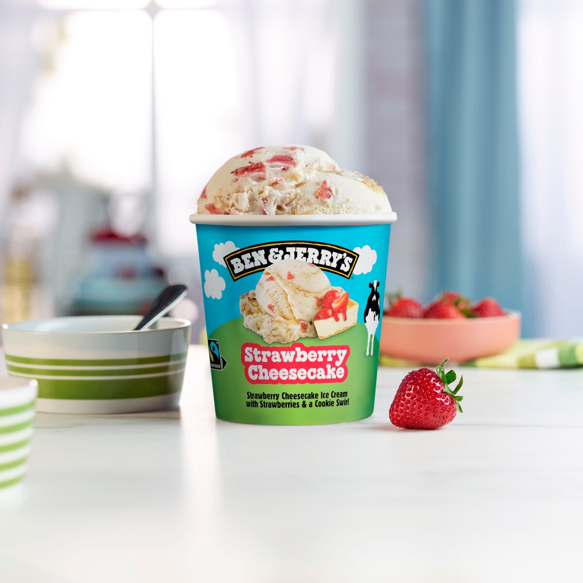 Lody Strawberry Cheesecake - Pint 4 / 4