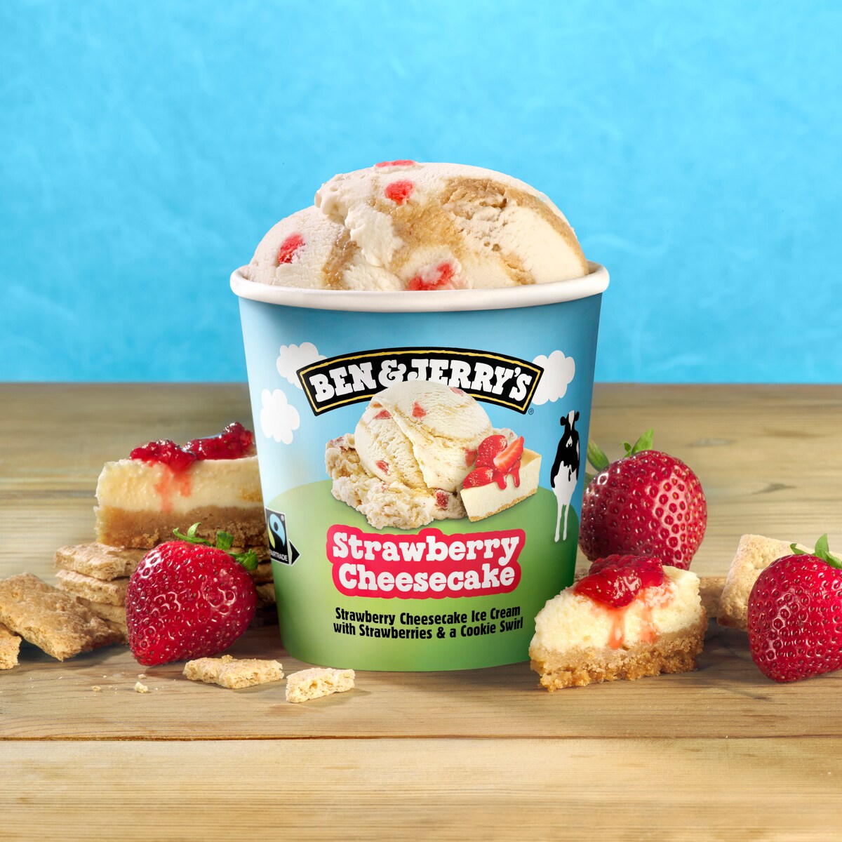 Lody Strawberry Cheesecake - Pint 2 / 4